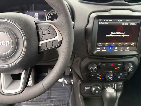 Used 2023 Jeep Renegade Latitude AWD/4WD image 18