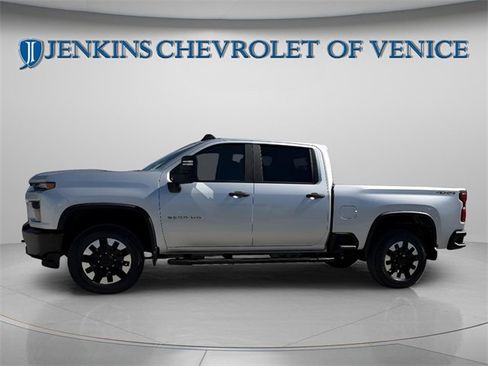 Used 2020 Chevrolet Silverado 2500 Custom w/ Custom Value Package image 9