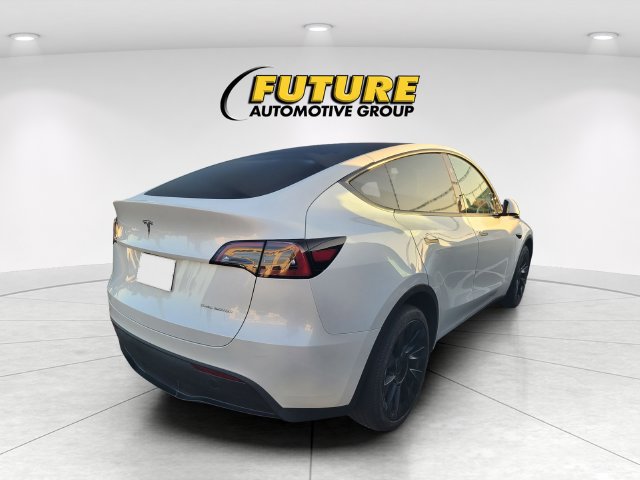 Used 2024 Tesla Model Y Long Range AWD/4WD image 3