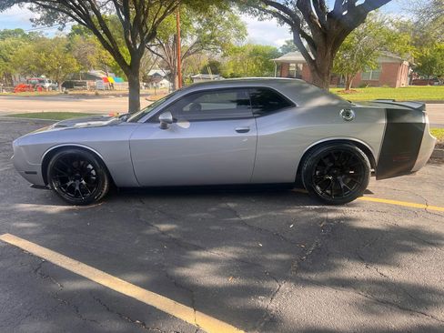 Used 2014 Dodge Challenger R/T image 8
