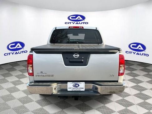 Used 2014 Nissan Frontier SV image 5