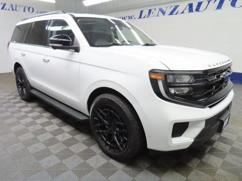 Used 2025 Ford Expedition Active image 4