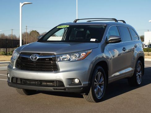 Used 2015 Toyota Highlander XLE image 17