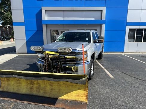 Used 2018 Chevrolet Silverado 2500 LT image 2