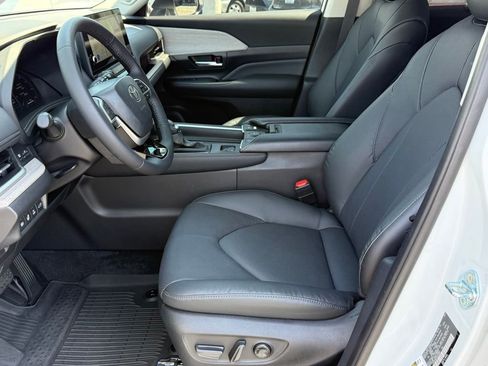 Certified 2025 Toyota Grand Highlander AWD Hybrid image 20
