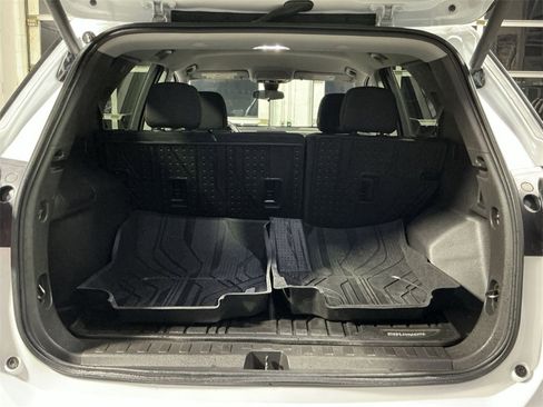 Used 2023 Chevrolet Equinox LT image 32