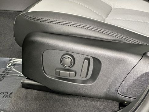 Used 2026 Land Rover Range Rover Velar S image 17