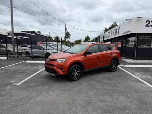 Used 2016 Toyota RAV4 SE FWD image 1