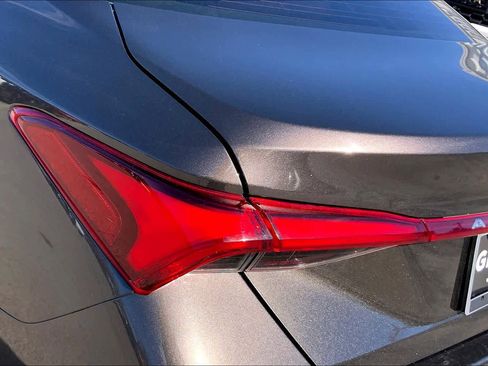 Used 2019 Toyota Avalon XLE image 28