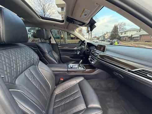 Used 2020 BMW 750i xDrive w/ Cold Weather Package image 13