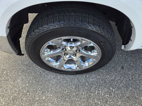 Used 2018 RAM 1500 Laramie RWD image 15