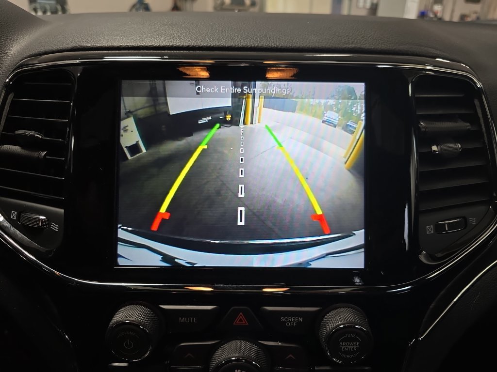 Used 2019 Jeep Grand Cherokee Limited AWD/4WD image 24