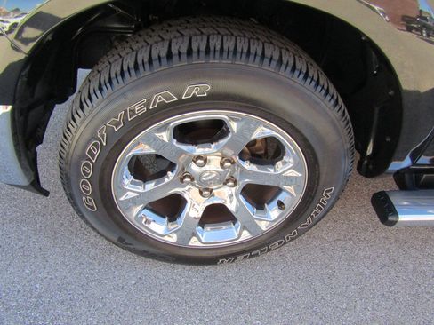 Used 2017 RAM 1500 Laramie image 9