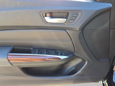 Used 2017 Acura TLX image 18
