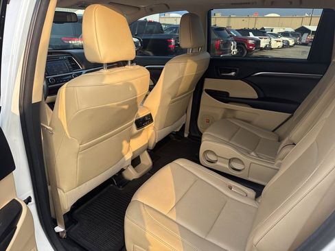 Used 2016 Toyota Highlander Limited image 13