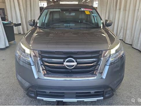 Used 2023 Nissan Pathfinder SL image 14