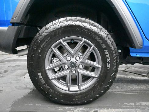 Used 2025 Jeep Wrangler Sport S image 11