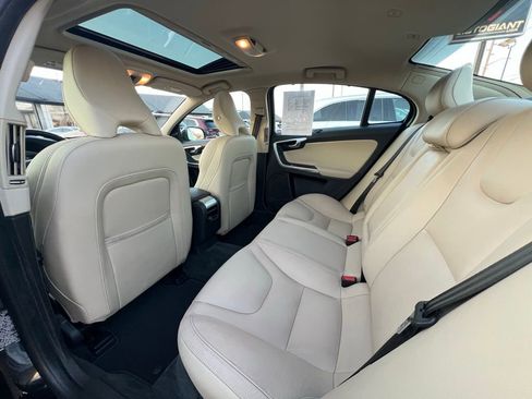 Used 2018 Volvo S60 T5 Inscription Platinum w/ Climate Package image 17