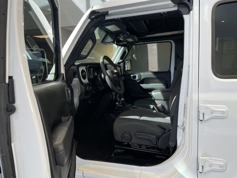 Used 2025 Jeep Wrangler Sport S image 16