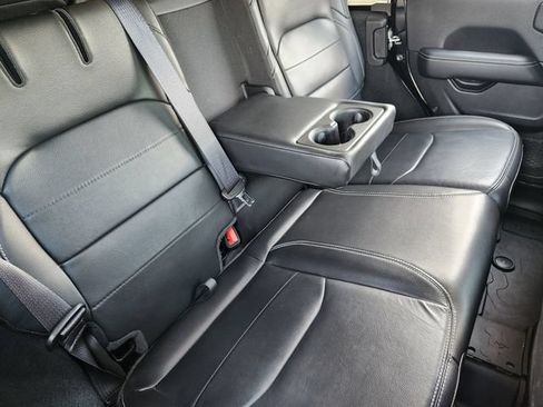 Used 2022 Jeep Wrangler Unlimited Sahara w/ Cold Weather Group AWD/4WD image 28