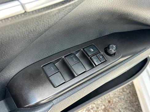 Certified 2021 Toyota Camry SE FWD image 13