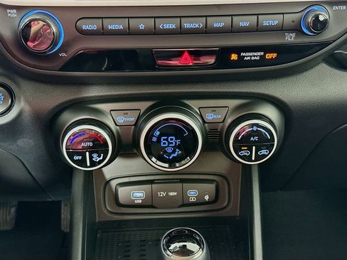 Certified 2025 Hyundai Venue Limited image 16