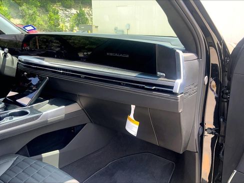 Certified 2026 Cadillac Escalade ESV V w/ LPO, ONYX Package AWD/4WD image 17