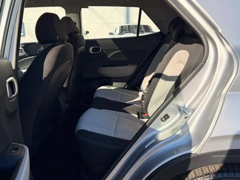Used 2025 Hyundai Venue SEL FWD image 13