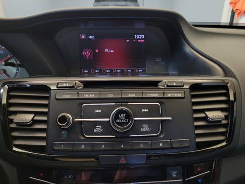 Used 2017 Honda Accord Sport image 25