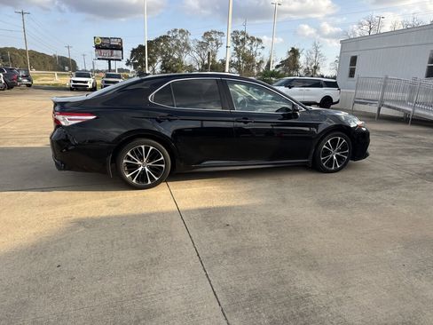 Used 2020 Toyota Camry SE image 14