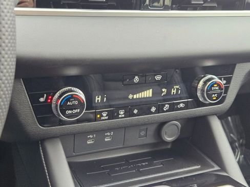 New 2026 Mitsubishi Outlander SE image 23