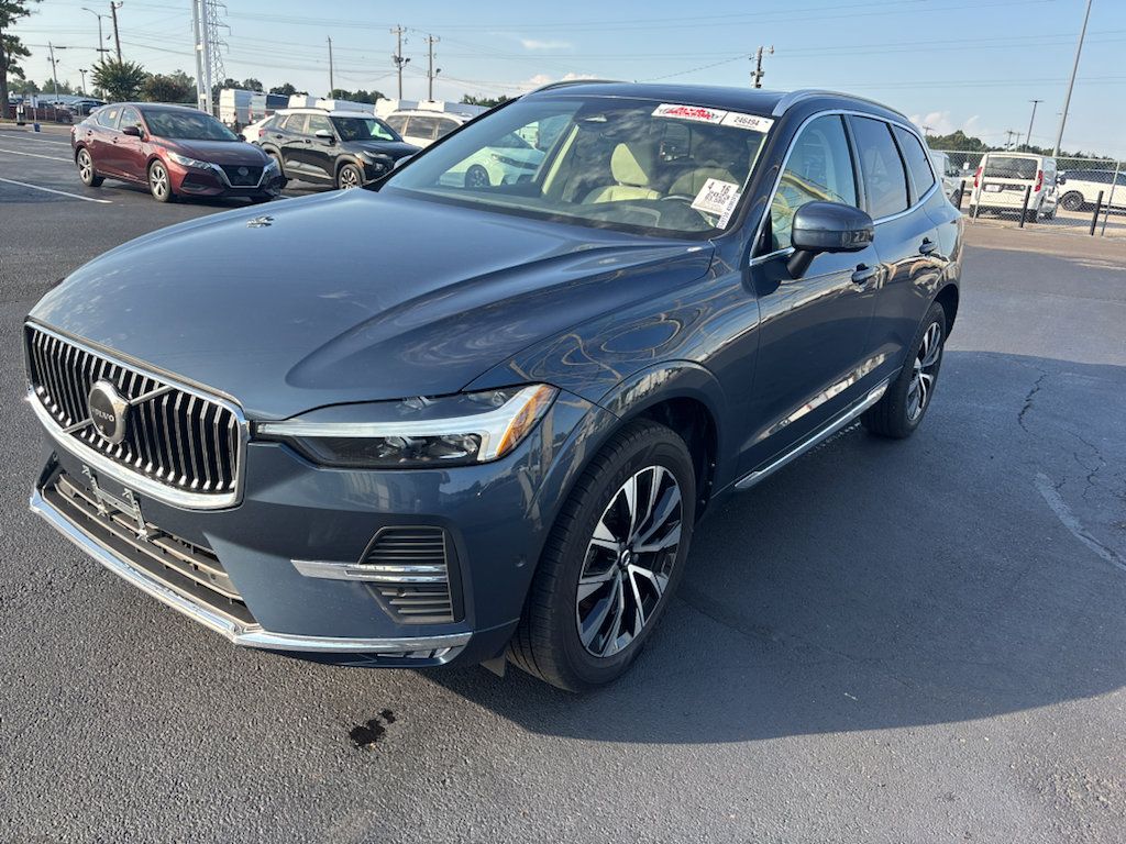 Used 2023 Volvo XC60 B5 Plus FWD image 2