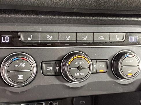 Used 2020 Volkswagen Tiguan SE AWD/4WD image 21