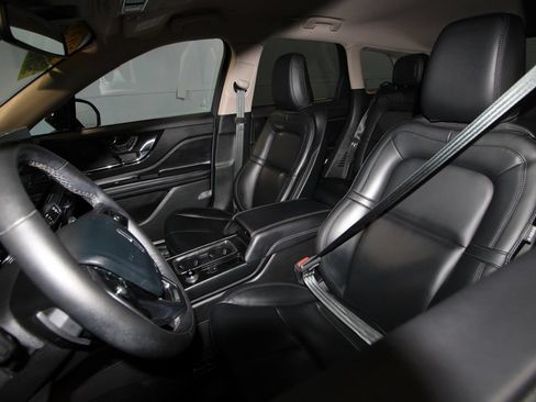 Used 2025 Lincoln Corsair FWD image 4