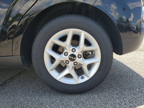 Used 2023 Kia Soul LX w/ LX Technology Package FWD image 10