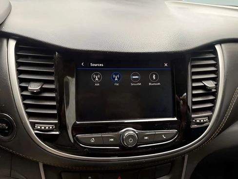 Used 2020 Chevrolet Trax LT w/ LT Convenience Package image 40