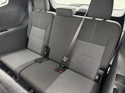 Used 2025 GMC Acadia Elevation image 6