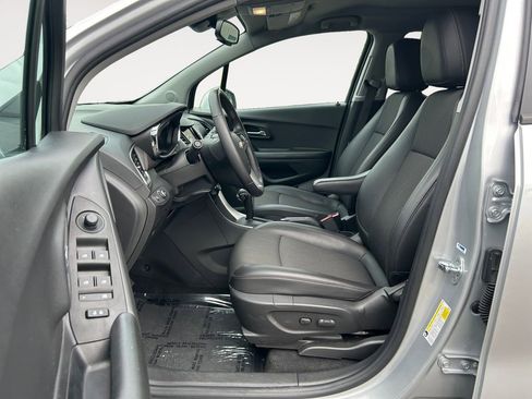 Used 2022 Chevrolet Trax LT w/ Driver Confidence Package image 15