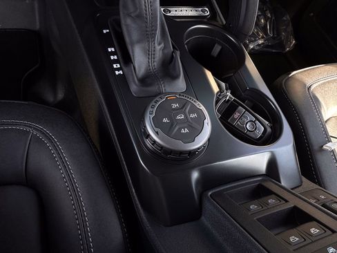 New 2025 Ford Bronco Badlands image 40