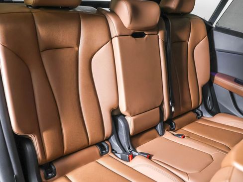 Used 2022 Audi Q8 Premium Plus w/ Premium Plus Package image 46