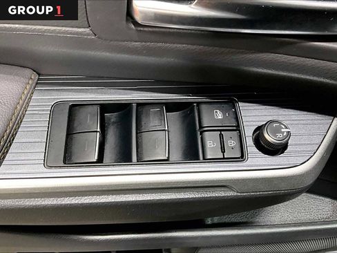 Certified 2022 Toyota Sienna XLE Woodland Edition image 36