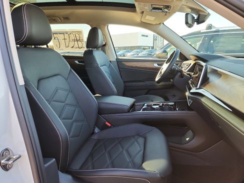 New 2026 Volkswagen Atlas SE image 15