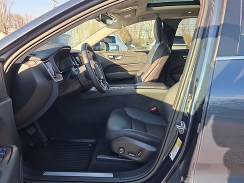 Certified 2023 Volvo XC60 B5 Plus image 4