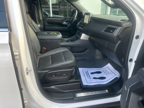 Used 2023 Chevrolet Suburban LT w/ Luxury Package AWD/4WD image 10