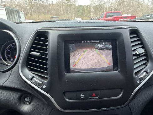 Used 2019 Jeep Cherokee Latitude Plus image 31