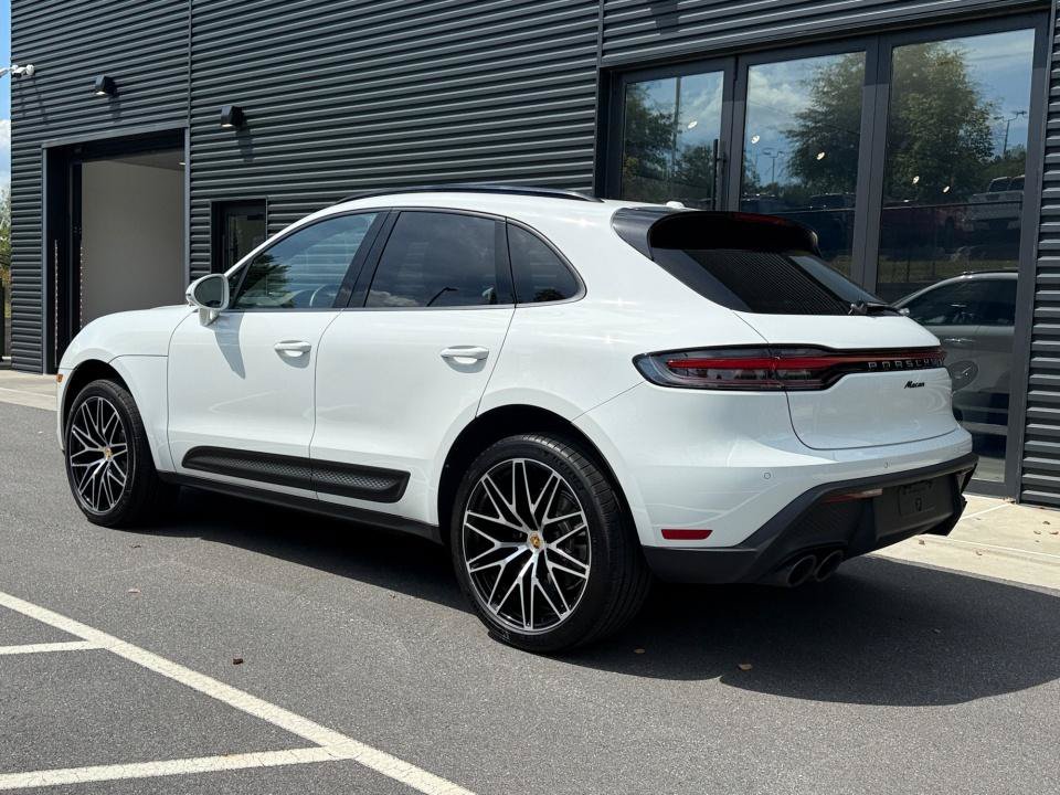 Certified 2026 Porsche Macan AWD/4WD image 3