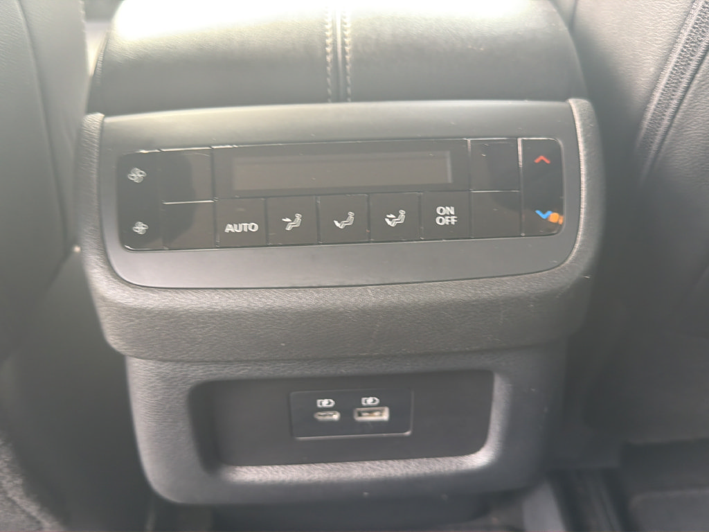 Certified 2025 Nissan Pathfinder SL FWD image 30