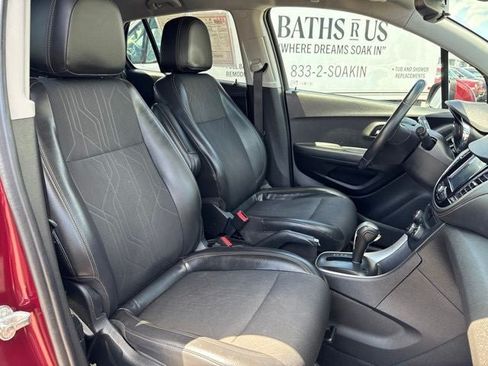 Used 2017 Chevrolet Trax LT w/ LT Convenience Package FWD image 28