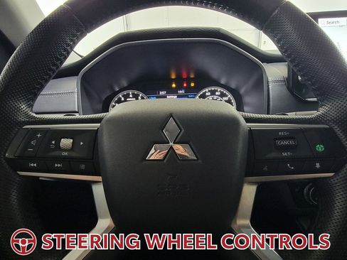 Used 2023 Mitsubishi Outlander SE image 19
