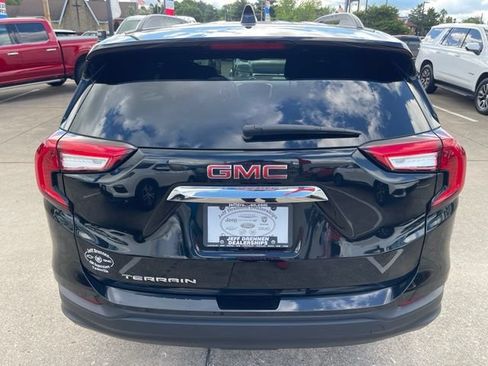 Certified 2022 GMC Terrain SLE w/ Driver Convenience Package FWD image 6